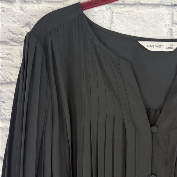 Nine West Black Pleated Blouse Size XL NWT - Picture 3 of 7